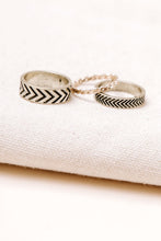 Load image into Gallery viewer, Chevron Ring Set in Gold

