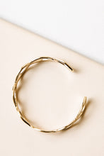 Load image into Gallery viewer, Gold Twist Cuff
